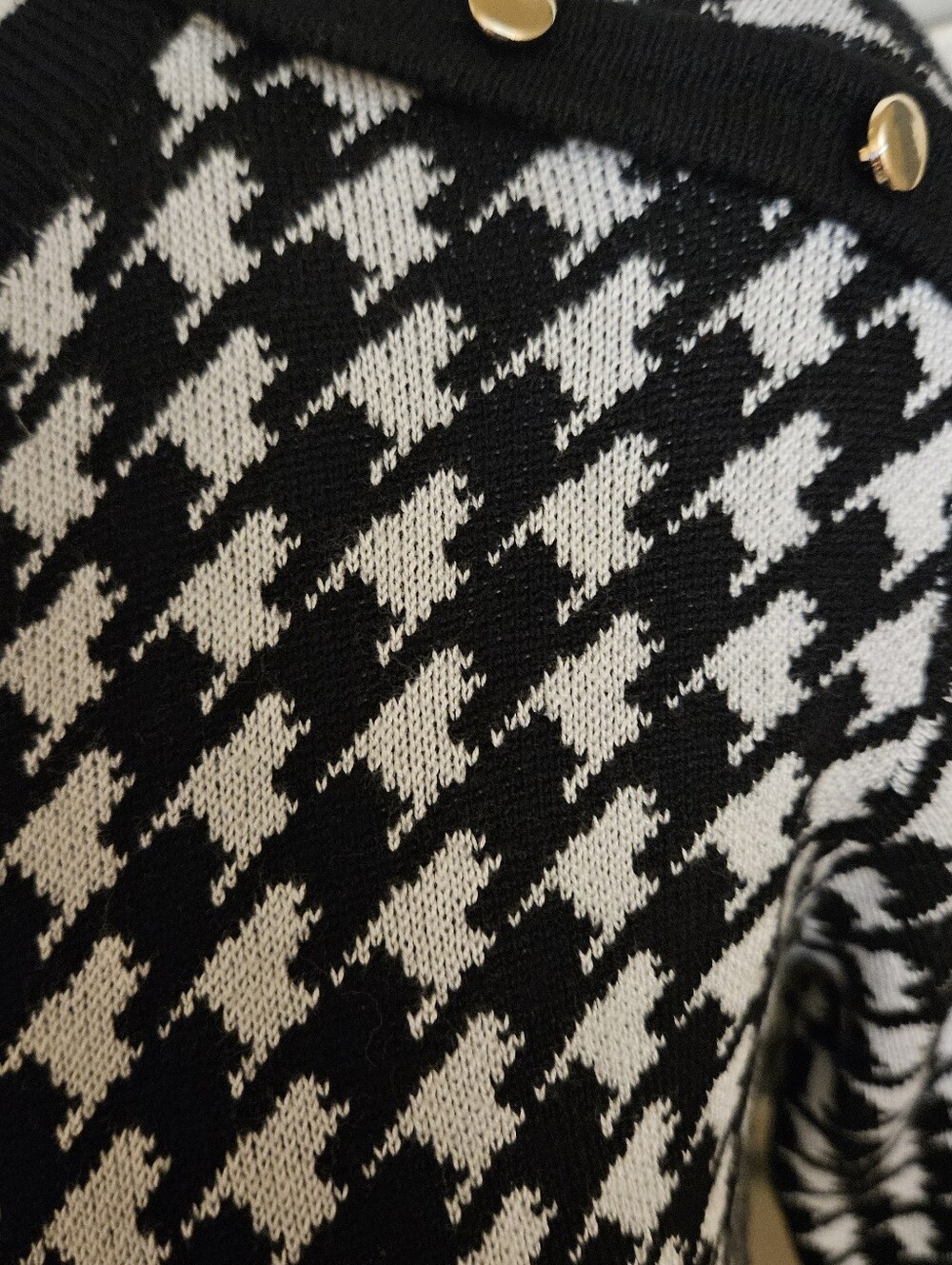 VGT CAROLYN TAYLOR ,HOUNDSTOOTH SHOULDER BUTTON KNIT SWEATER SMALL - Picture 4 of 9